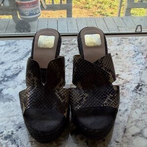 Elegant Snakeskin Pattern Mules